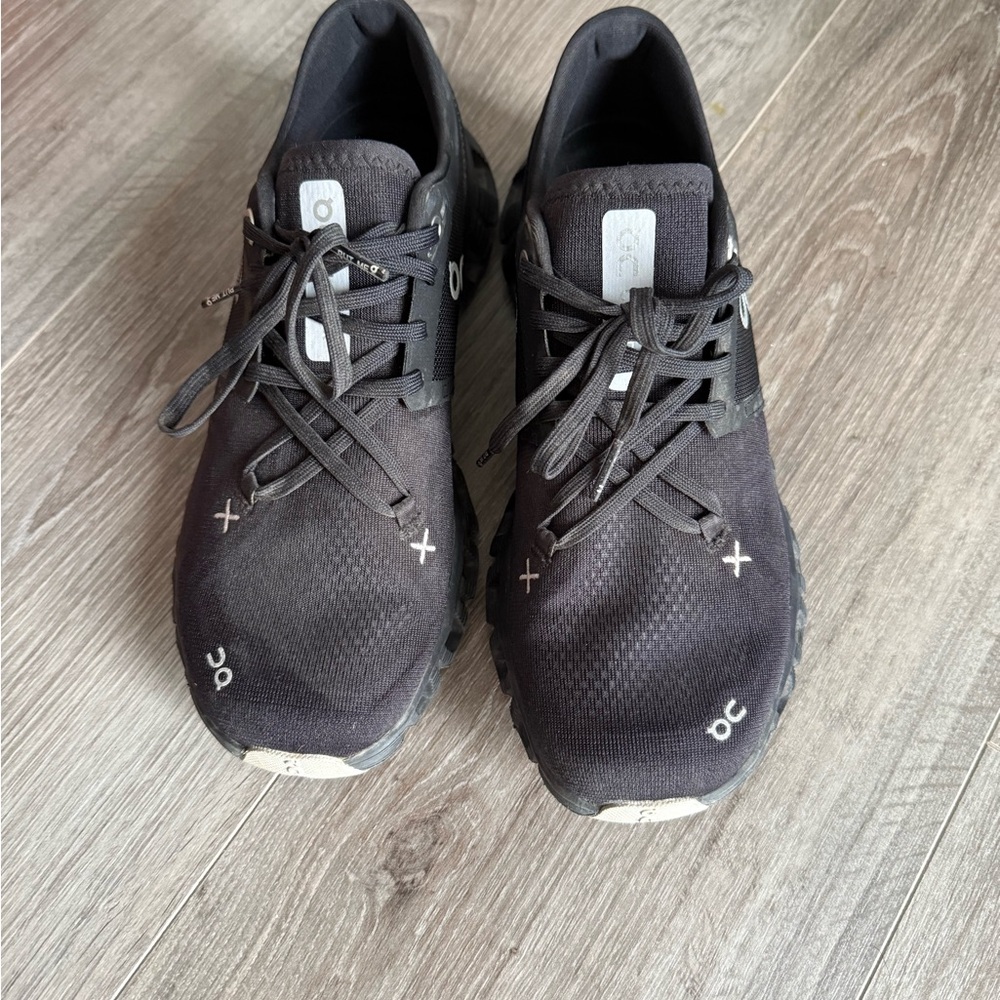 On Running women’s cloud X shoes